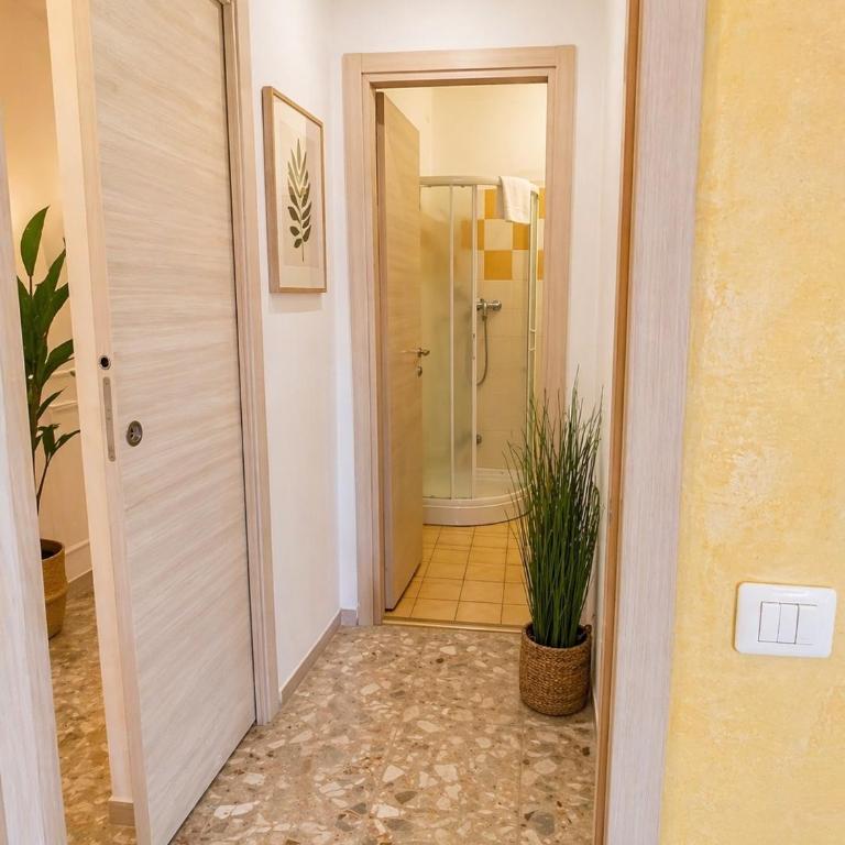 Mariclà Boutique Rooms with Balcony & Free Parking - Camera Tripla con Vista Città - 9