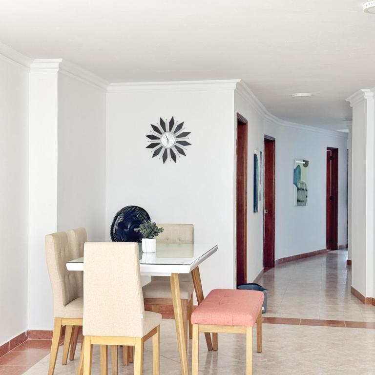 Amplio Apartamento Para Grupos Cerca Al Mar Por Parceros Group - Three-Bedroom Apartment - 25