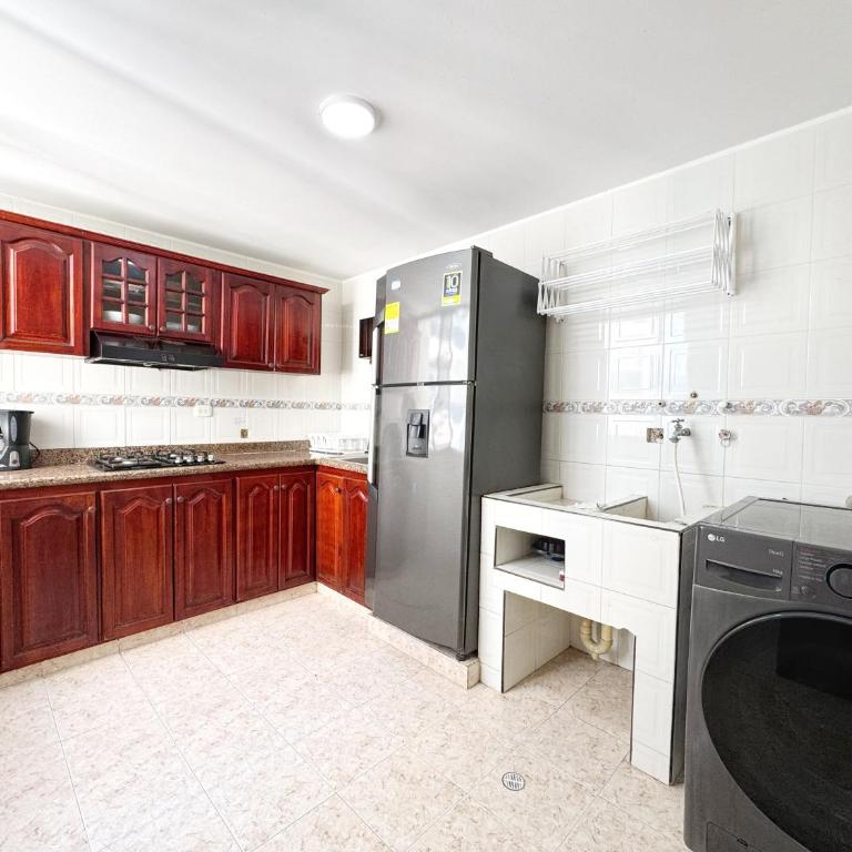 Amplio Apartamento Para Grupos Cerca Al Mar Por Parceros Group - Three-Bedroom Apartment - 17