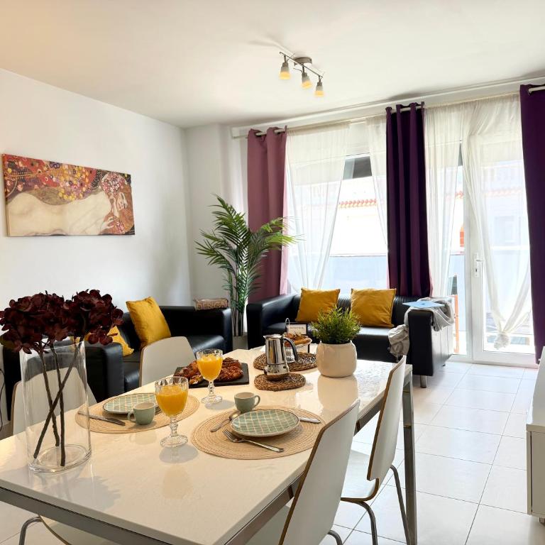 Hortensia Suites Apartments, Los Cristianos, Tenerife - Apartamento de 3 dormitorios con balcón - 1