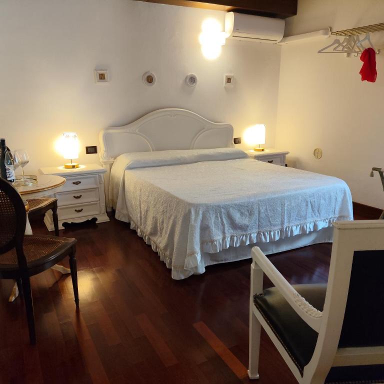 Almarè Confort Rooms - Habitación Doble con baño privado - 1