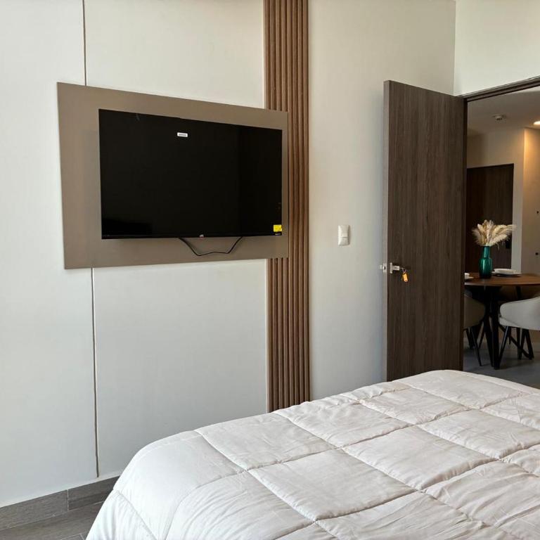 Adhoc Torre Colonia Executive Apartments Monterrey Downtown - Two-Bedroom Apartment with Mountain View - 1