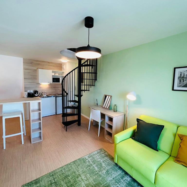 We Live In R - Duplex 504 - Apartment - 3