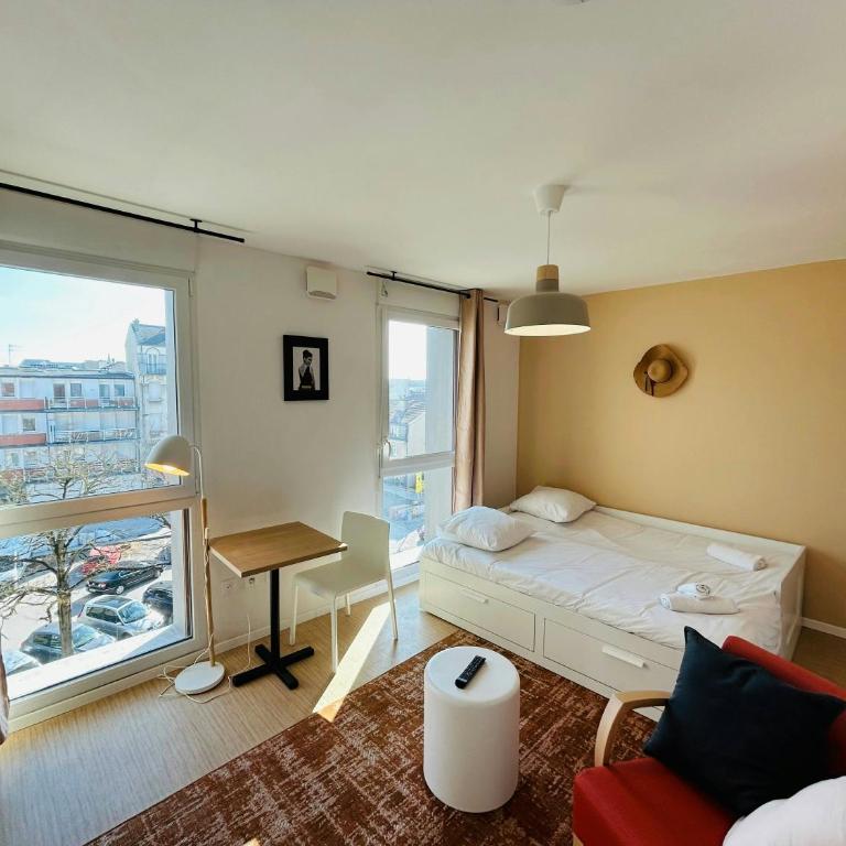 We Live In R - Suite 404 - Apartment - 1