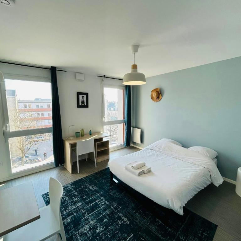 We Live In R - Suite 401 - Apartment - 2