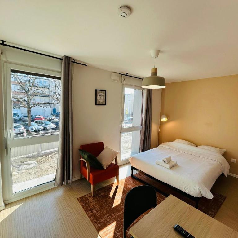 We Live In R - Suite 103 - Apartment - 1