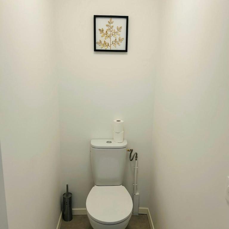 We Live In R - Suite 302 - Apartment - 8