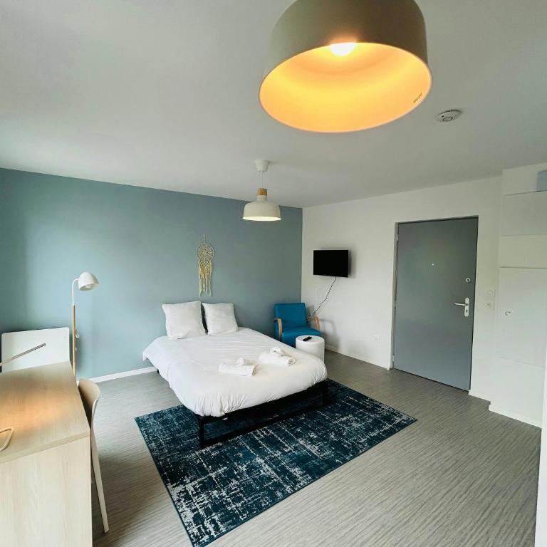 We Live In R - Suite 201 - Apartment - 2