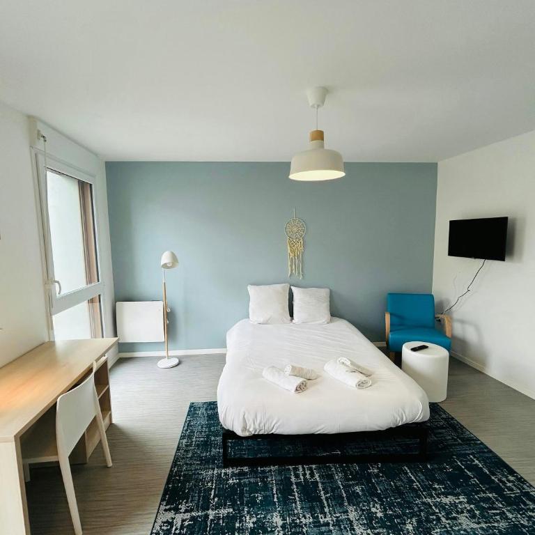 We Live In R - Suite 201 - Apartment - 3