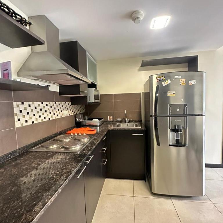 Apartamento, Torres Bellini, Puerto Santa Ana, 2 dormitorios, parqueo, vista al río - Two-Bedroom Apartment - 3