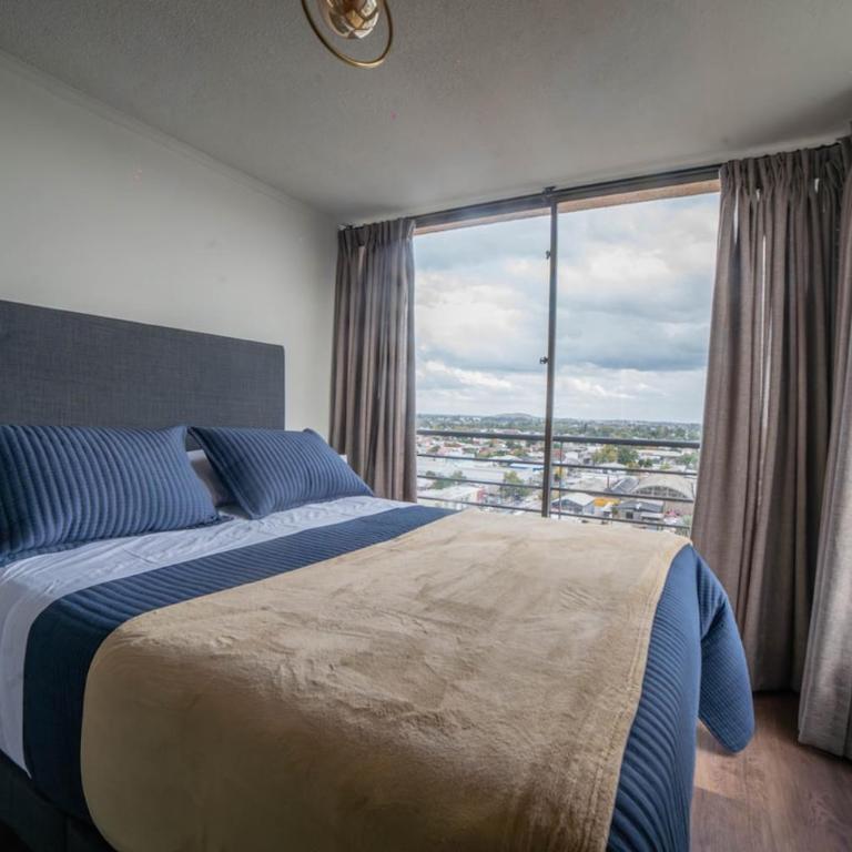 Moderno departamento en centro Talca - Estacionamiento y WiFi - Two-Bedroom Apartment with City View - 3