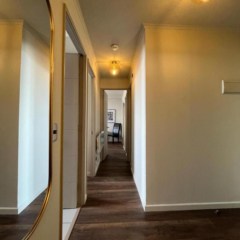 Moderno departamento en centro Talca - Estacionamiento y WiFi - Two-Bedroom Apartment with City View - 12