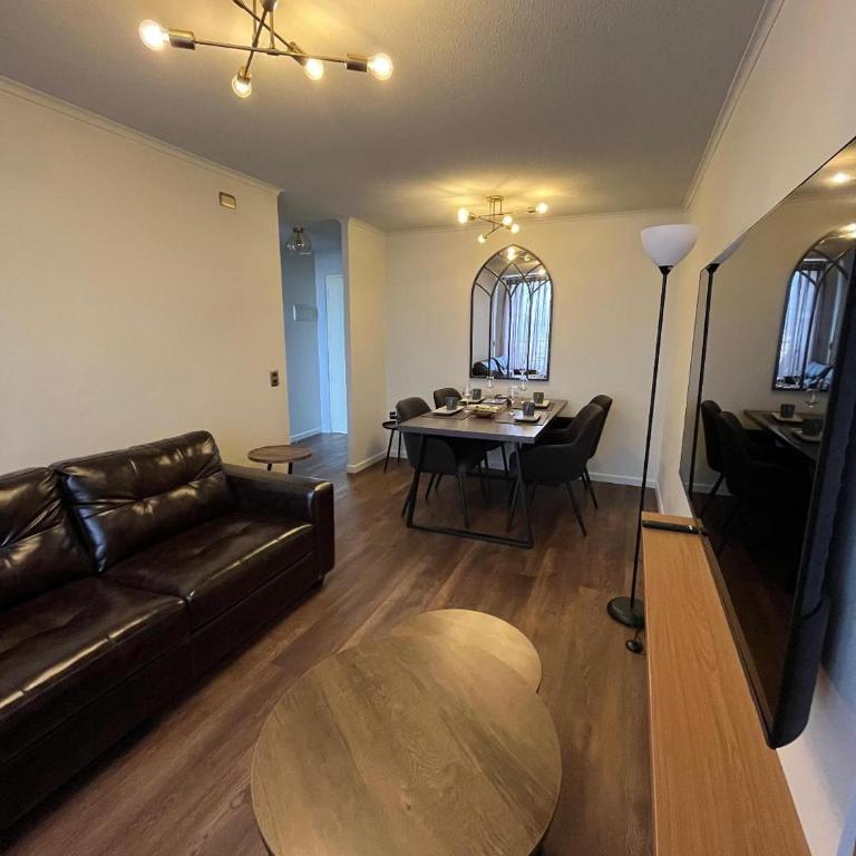 Moderno departamento en centro Talca - Estacionamiento y WiFi - Two-Bedroom Apartment with City View - 26