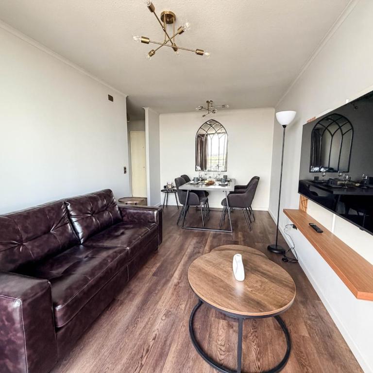 Moderno departamento en centro Talca - Estacionamiento y WiFi - Two-Bedroom Apartment with City View - 29