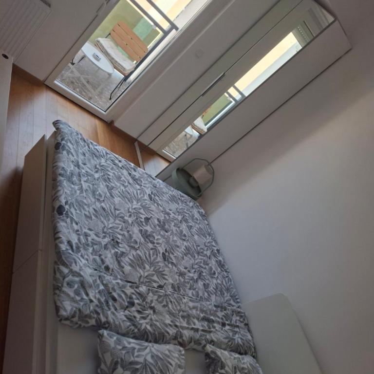 Olive NOOK - Two-Bedroom Apartment with Balcony - 10