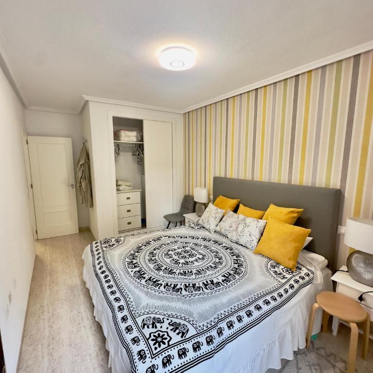 Sunny 3 bedroom townhouse with a terrace with a sea view - Two-Bedroom Apartment - 10
