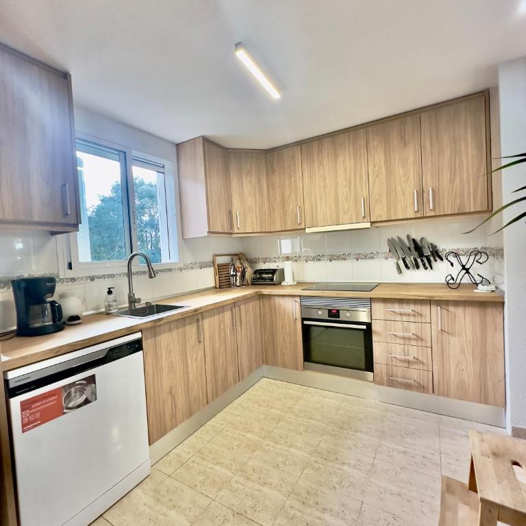 Sunny 3 bedroom townhouse with a terrace with a sea view - Two-Bedroom Apartment - 6