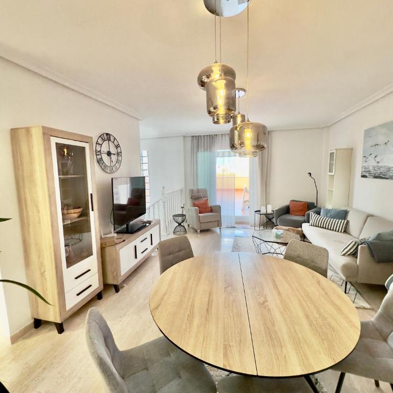 Sunny 3 bedroom townhouse with a terrace with a sea view - Two-Bedroom Apartment - 5