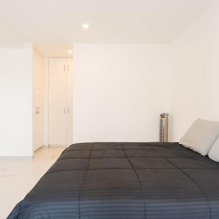 Designer Loft with insane Amenities Gym Cine Spa - Apartment - 16