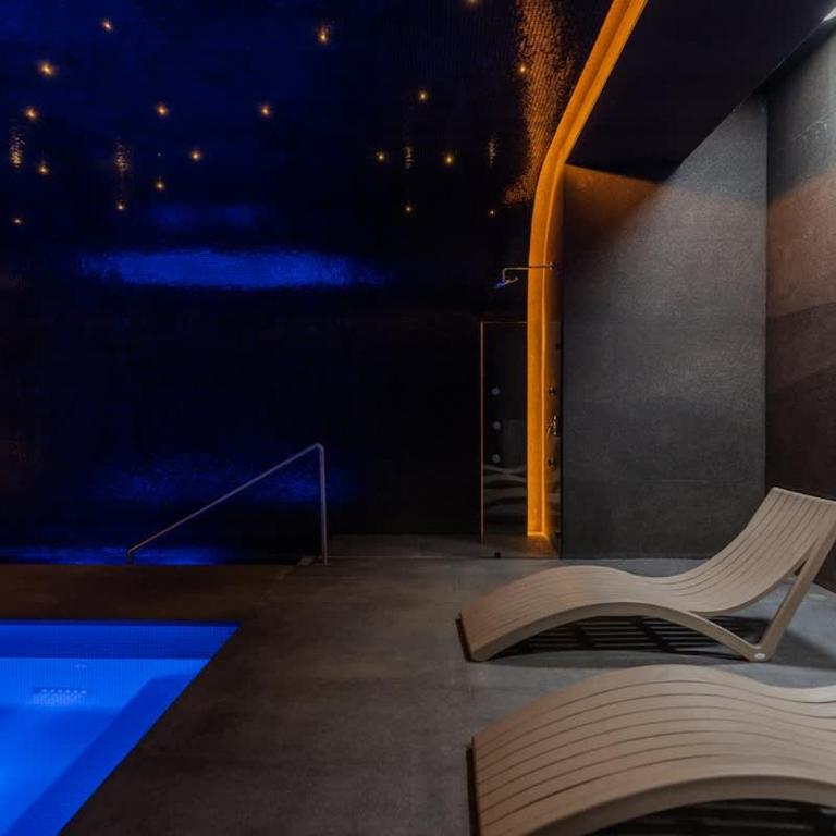 Designer Loft with insane Amenities Gym Cine Spa - Apartment - 55
