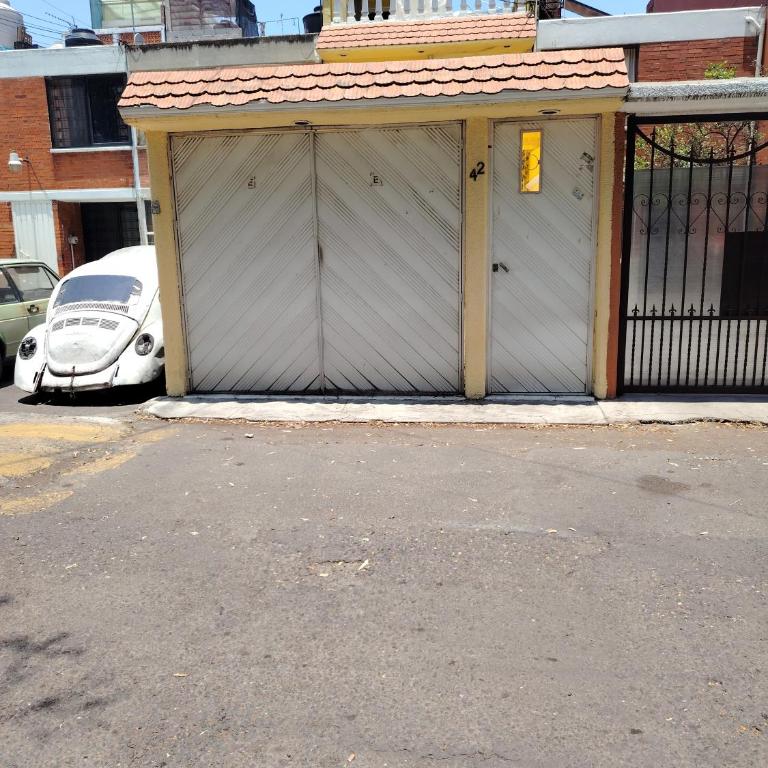 casa sola con 1 estacionamiento privado - Two-Bedroom House - 1