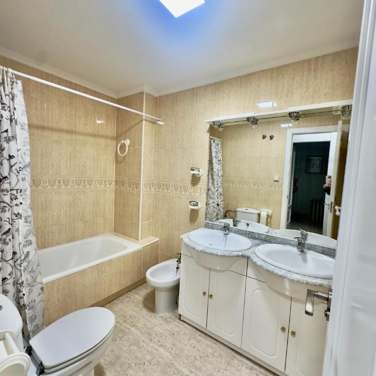 Sunny 3 bedroom townhouse with a terrace with a sea view - Two-Bedroom Apartment - 16