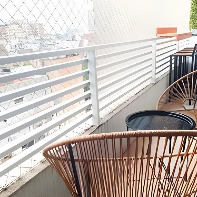 Excelente edificio en Palermo con piscina climatizada abierta de septiembre a abril y cocheras - Apartamento de 2 dormitorios con balcón - 59