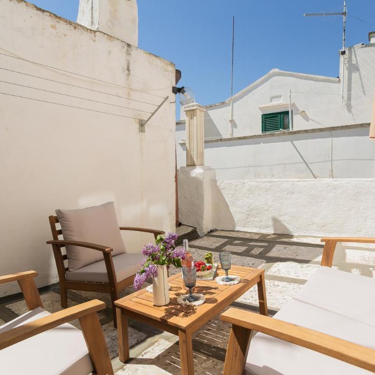 Charming Townhouse in Old Town with Roof Terrace - Two-Bedroom Townhouse - 1