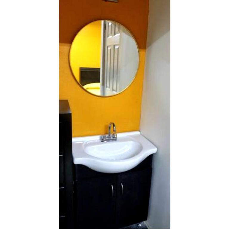 Hotel Regio Cintermex - Quadruple Room with Shower - 16