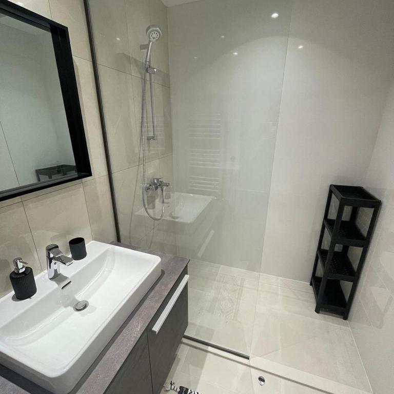 Aqua Elegance - One-Bedroom Apartment - 11