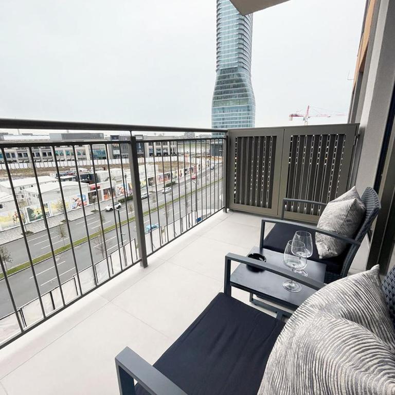 Aqua Elegance - One-Bedroom Apartment - 12