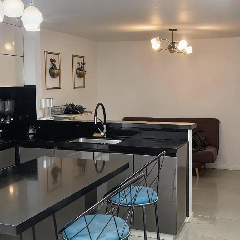 Room cerca al aeropuerto #1 - Habitación Doble con balcón - 2