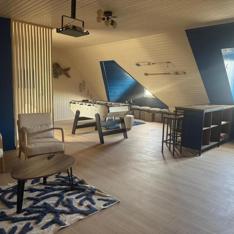 Maison familiale rénovée, centre et plage à pied!! 4ch, salle de jeux, jardin cloturé - Haus mit 4 Schlafzimmern - 22