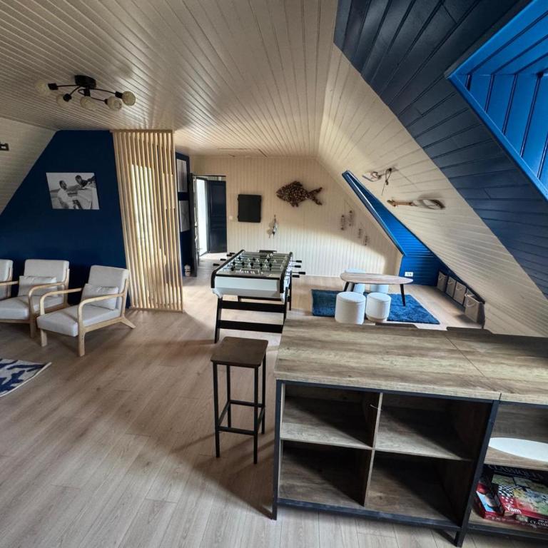 Maison familiale rénovée, centre et plage à pied!! 4ch, salle de jeux, jardin cloturé - Haus mit 4 Schlafzimmern - 26