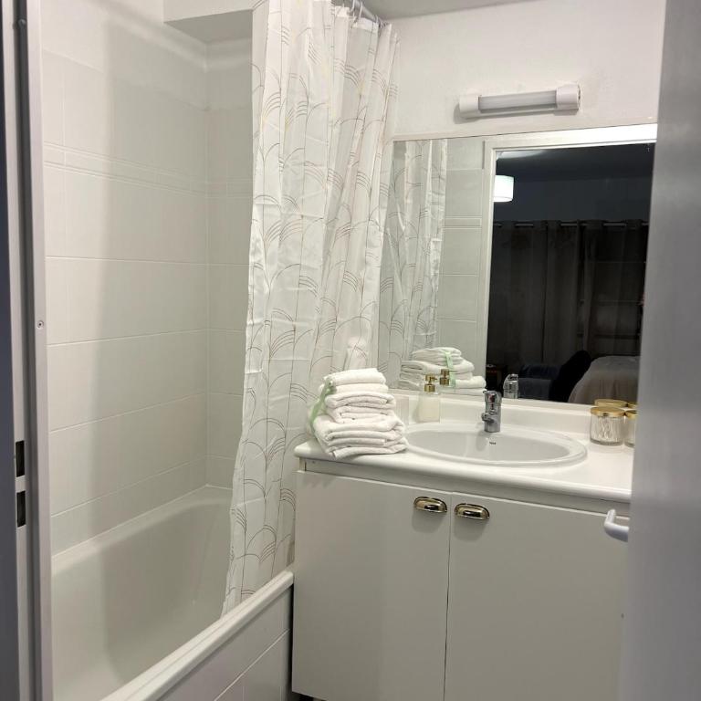 Studio avec Jardin Privé, Piscine, Tennis, Climatisation, calme - Apartment mit 1 Schlafzimmer - 15