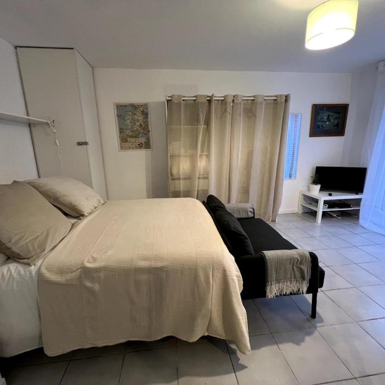 Studio avec Jardin Privé, Piscine, Tennis, Climatisation, calme - Apartment mit 1 Schlafzimmer - 17