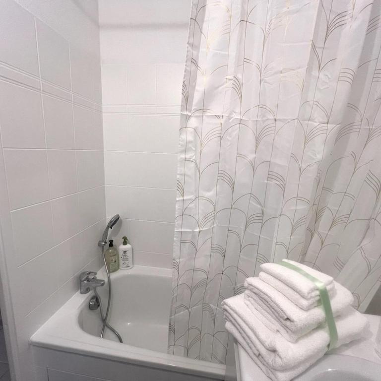 Studio avec Jardin Privé, Piscine, Tennis, Climatisation, calme - Apartment mit 1 Schlafzimmer - 23