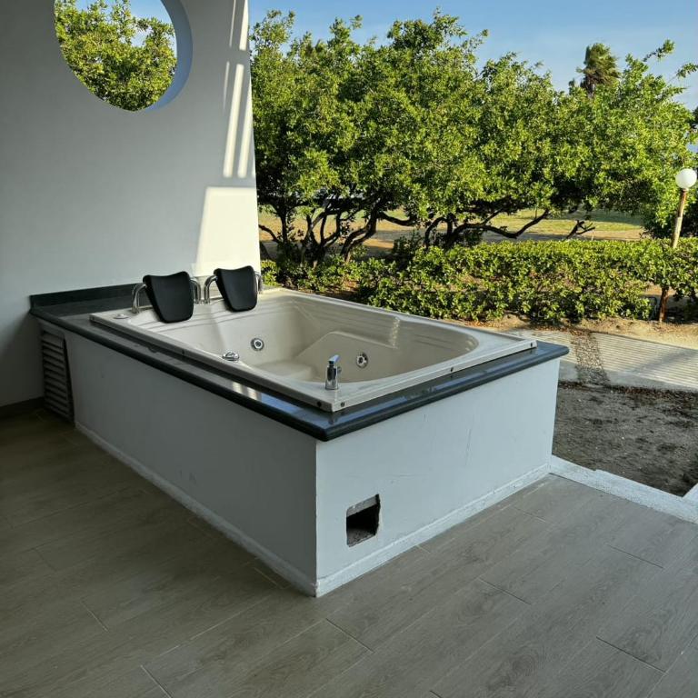Cabin 6 with private Jacuzzi, furnished and peaceful - Two-Bedroom Apartment - 16