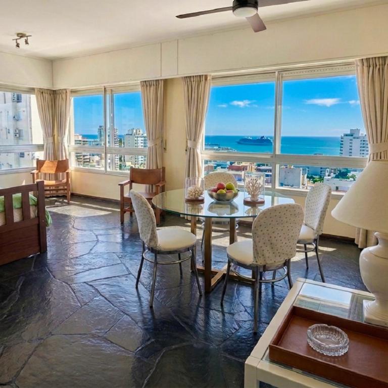 Vista al mar en el mismo centro de Punta del Este - Apartamento de 2 dormitorios - 1