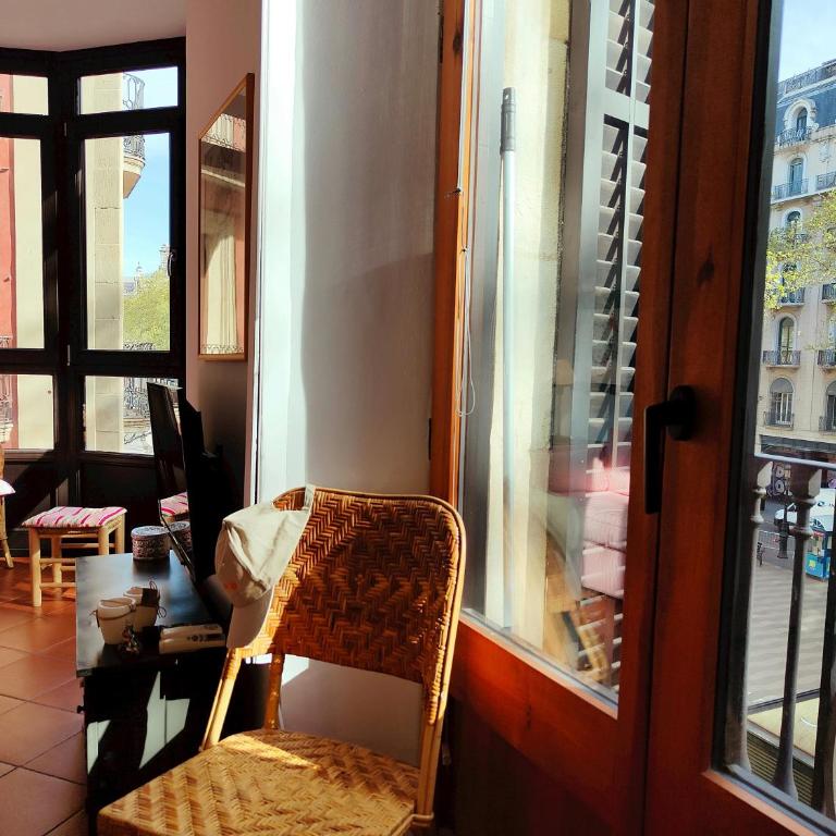 Bright 1-Bed Apartment on La Rambla Barcelona. RJ - Apartment - 10