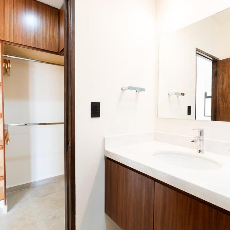 Modern 2BR Condo Close to Downtown Cabo - Apartamento - 50