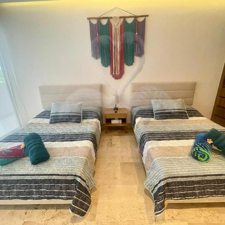 Private Suite, Walk to the Beach, Oceanview Rooftop Pool, Fast WiFi - Studio - 17