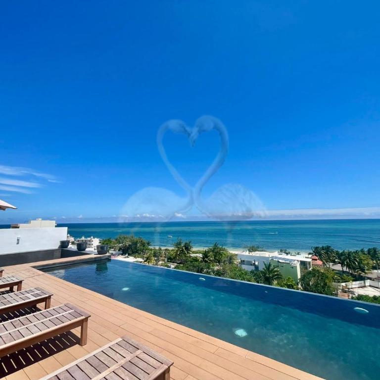 Private Suite, Walk to the Beach, Oceanview Rooftop Pool, Fast WiFi - Studio - 25