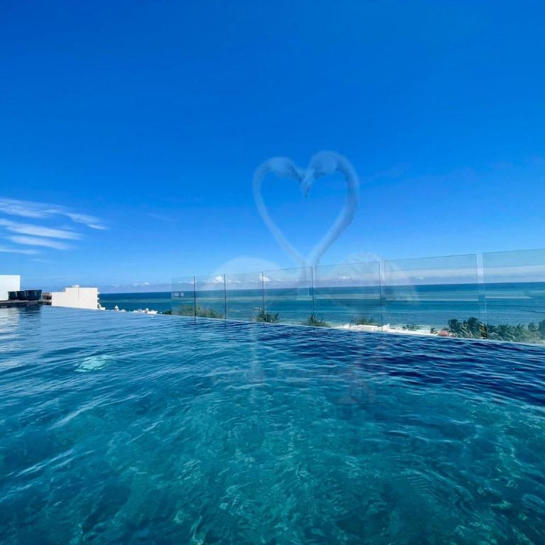Private Suite, Walk to the Beach, Oceanview Rooftop Pool, Fast WiFi - Studio - 7