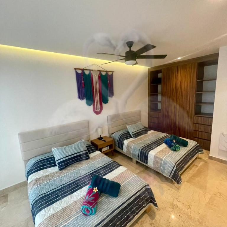 Private Suite, Walk to the Beach, Oceanview Rooftop Pool, Fast WiFi - Studio - 9