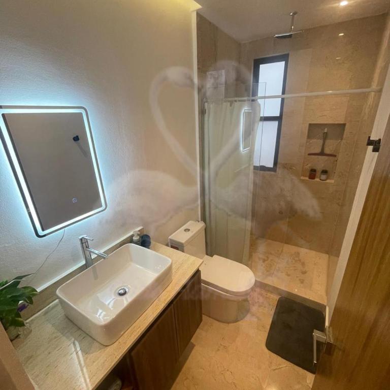 Private Suite, Walk to the Beach, Oceanview Rooftop Pool, Fast WiFi - Studio - 18