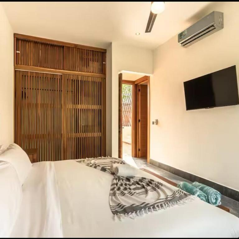 Casa LUV 4BR 4BA Downtown 2 Private Pools - Villa - 7