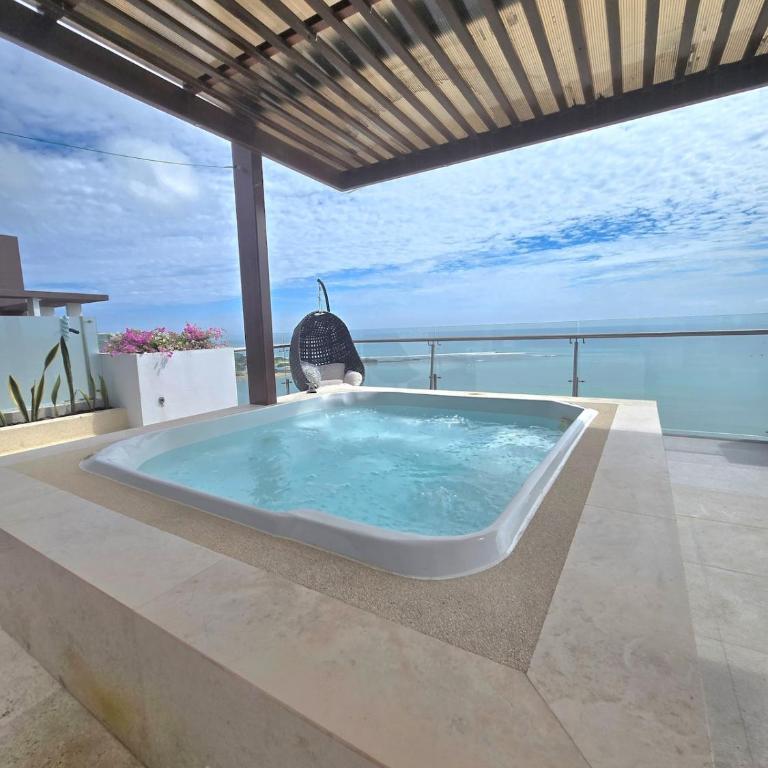 Penthouse by the sea, pool and jacuzzi - Apartment - 5