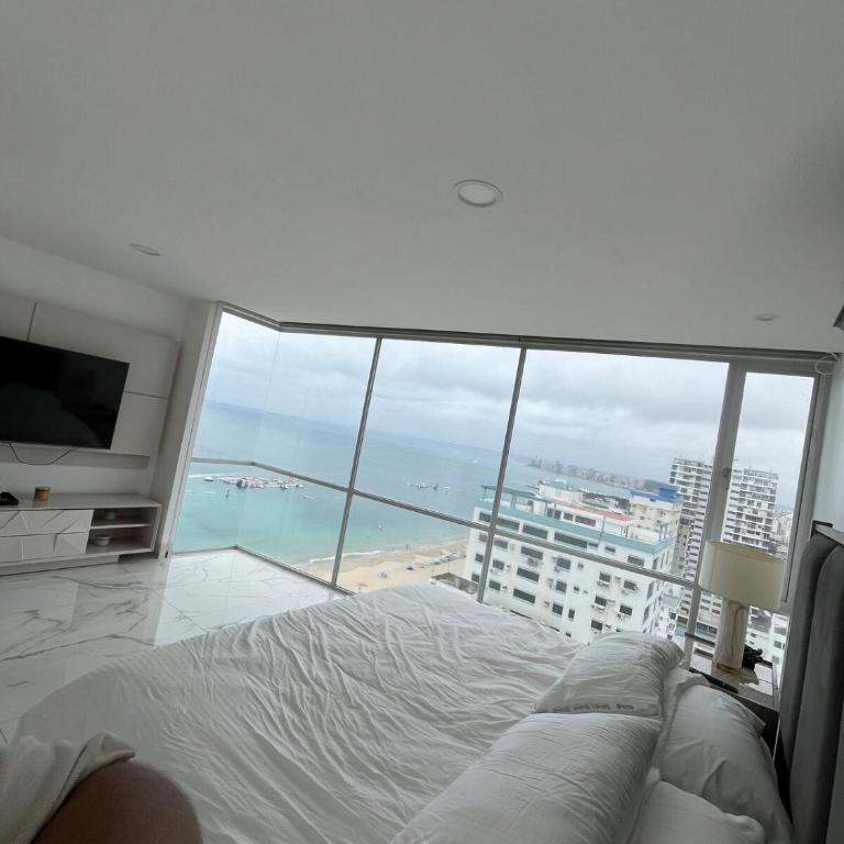 Penthouse by the sea, pool and jacuzzi - Apartment - 8