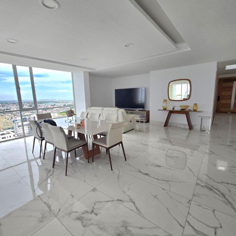 Penthouse by the sea, pool and jacuzzi - Apartment - 11